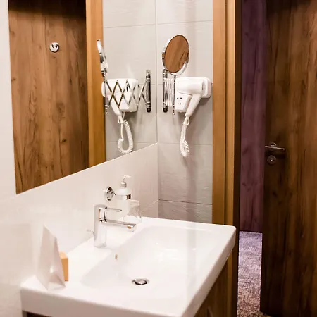 12 Hotel