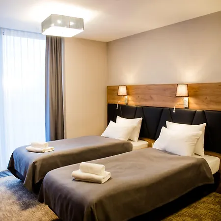 12 Hotel 3*