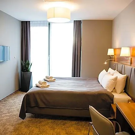 Hotel 12