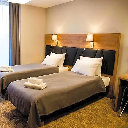 Hotel 12