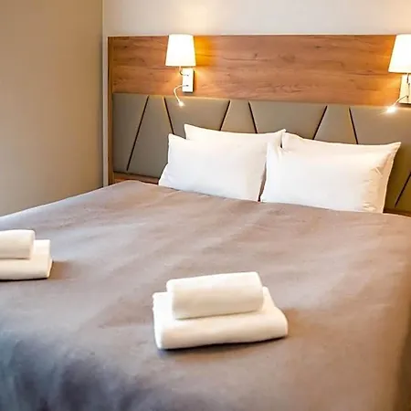 Hotel 12