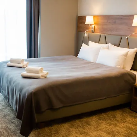 12 Hotel