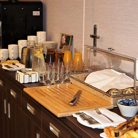 Hotel 12
