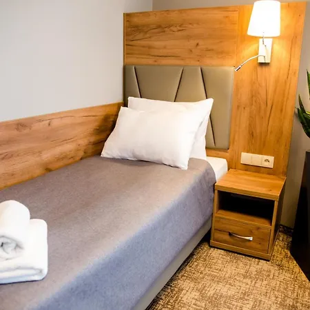 Hotel 12